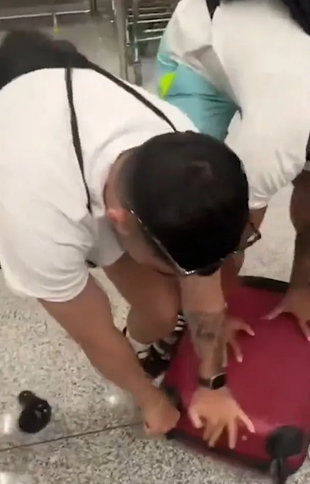 joven-de-málaga-rompe-ruedas-maleta-para-no-documentar-ahorrar-mil-200-pesos-video