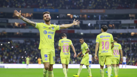 Miguel Layún festeja el gol del América vs Puebla
