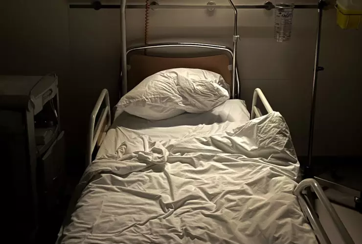 Viaja a Dubai y termina en coma tras contraer bacteria desconocida; hoy los familiares piden ayuda