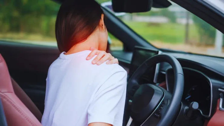 Qué hacer para que no te duela la espalda después de un viaje largo en auto
