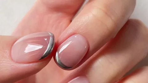 Microfrench con puntas en tonos plateados