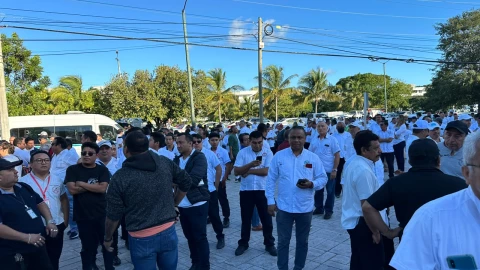 taxistas en cancun se manifiestan en contra de uber