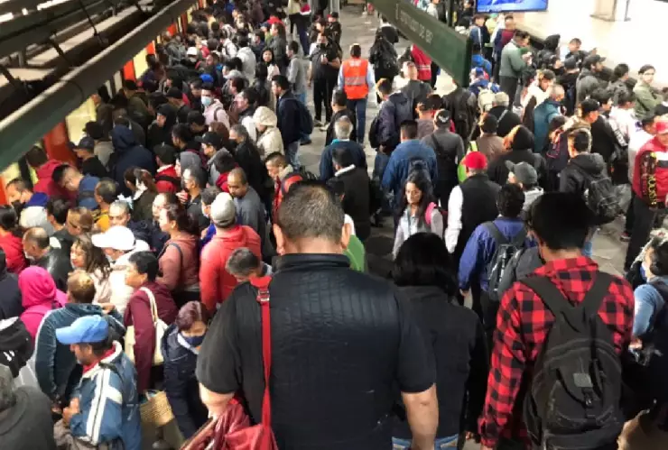 Se reportan retrasos de más de 20 minutos en las líneas 8, B y 6 del Metro CDMX hoy 17 de abril de 2023.