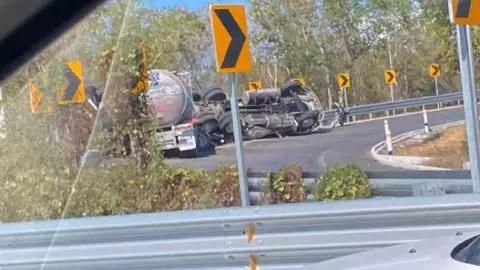 Tráfico en Cancún hoy 6 de junio_ Reportan volcadura de pipa de gas en Aeropuerto de Cancún.jpg