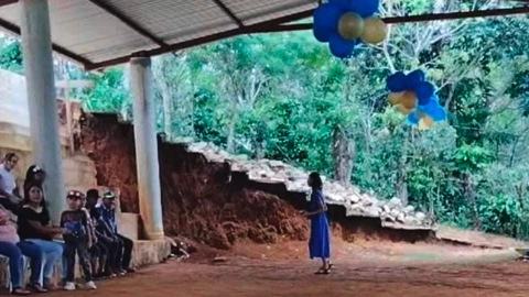 VIDEO VIRAL: Solo una estudiante se graduó en una escuela primaria de Chiapas