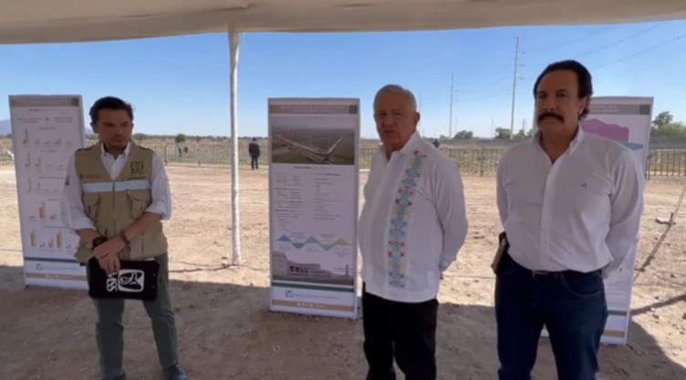 AMLO refinería hospital IMSS