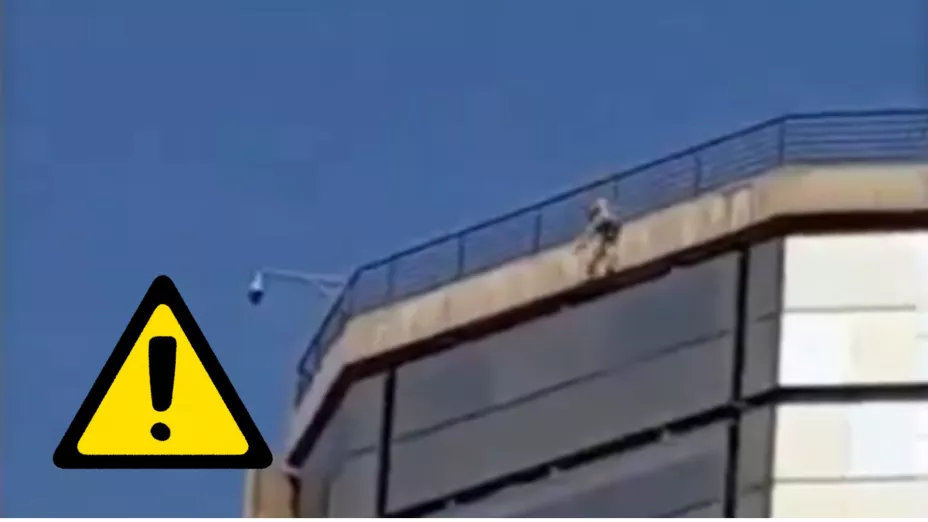 Joven que practica parkour cae desde un edificio de 15 pisos (VIDEO)