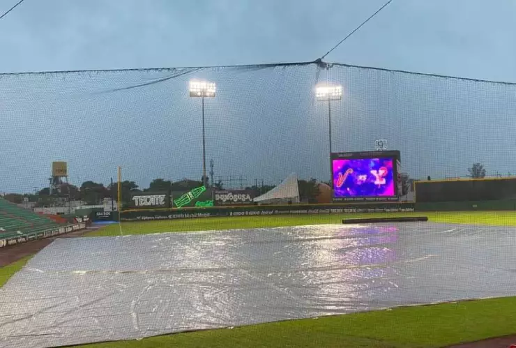 VIDEO_ Momento en el que CANCELAN juego de los Leones de Yucatán debido a la lluvia