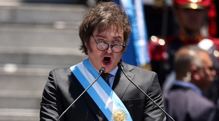 javier-milei-recorta-trabajadores-argentina