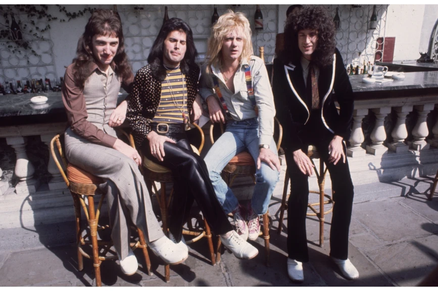 Además de su trabajo con Queen, Freddie Mercury grabó dos álbumes como solista