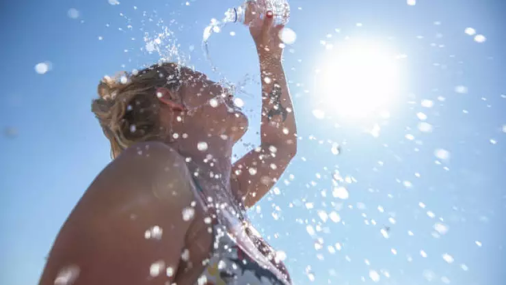 ¡No solo es el agua! Bebidas que te mantendrán bien hidratado