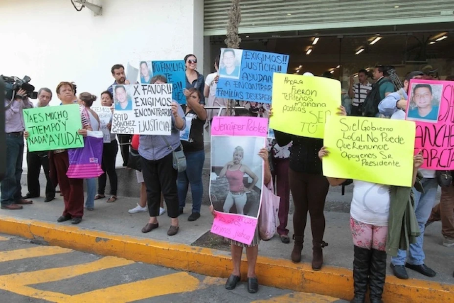Familiares d elos 12 jóvenes desparecidos en un bar piden justicia