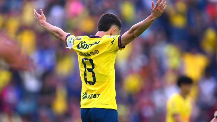 Álvaro Fidalgo festeja gol con América