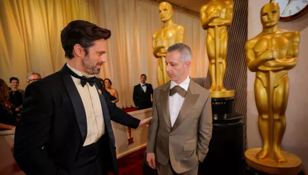 Sebastian Stan y Jeremy Strong