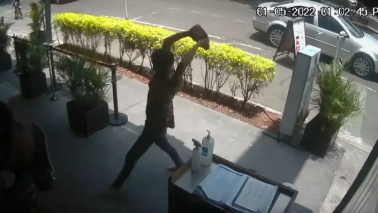Hombre agrede a menor con tabique en un restaurante de la CDMX 