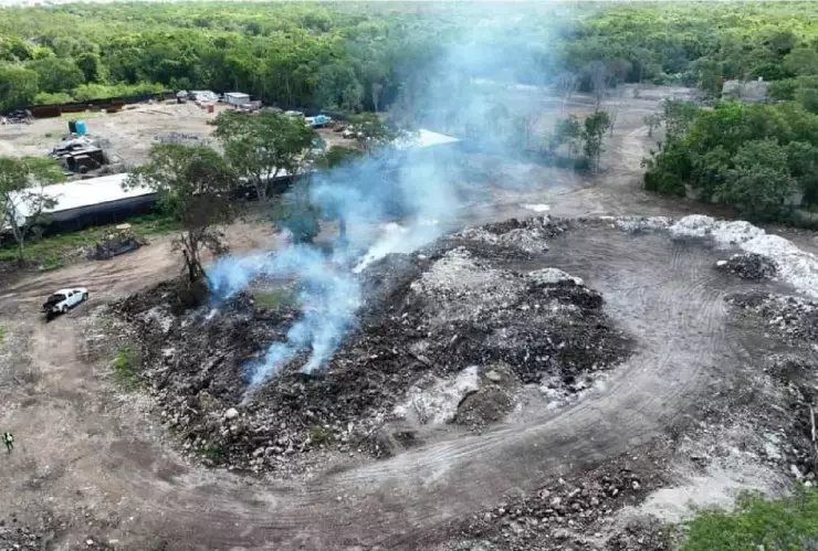 Vecinos de Villas del Sol en Playa del Carmen se quejan de humo que deja construcción.jpg