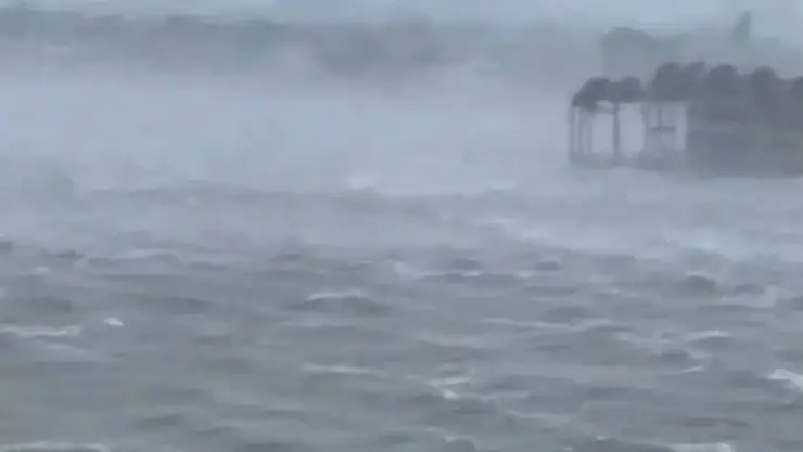 Huracán Milton se degrada a categoría 2 tras impactar en Florida; la costa oeste está inundada; VIDEO.jpg