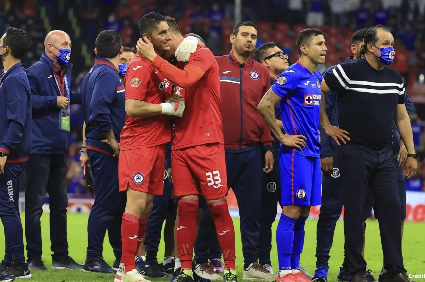 10 Jesús Corona campeón liga mx cruz azul 2021.jpg