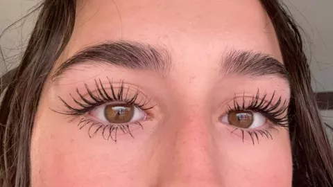 maquillar ojos marrones