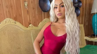 Yailin con vestido rosa mexicano..jpg