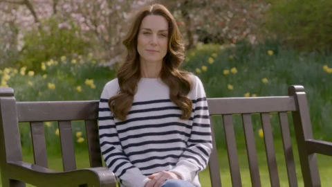 Catherine, la princesa de Gales sentada hablando sobre su estado de salud