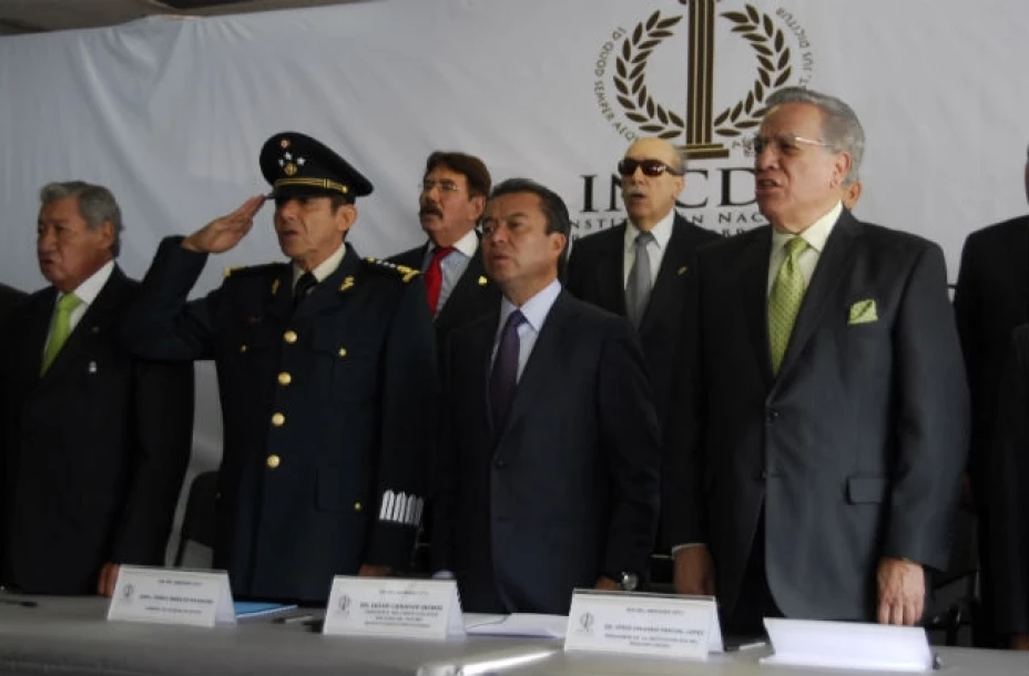 César Camacho Quiroz recibió la medalla “Manuel Crescencio Rejón”, el máximo reconocimiento que entrega el Instituto Nacional para la Celebración del Día del Abogado