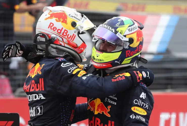 Checo Pérez y Max Verstappen