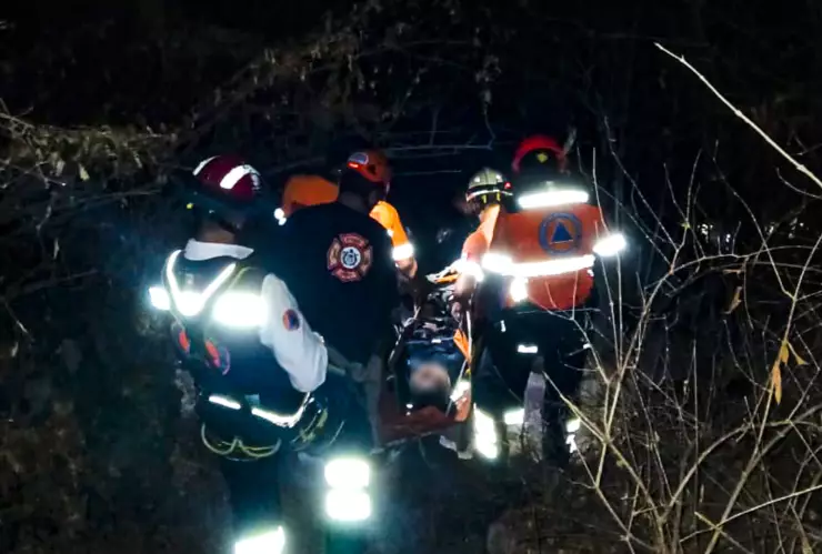 Adolescente cae 12 metros en la Piedra China de Purísima del Rincón; rescate tardó 2 horas.png