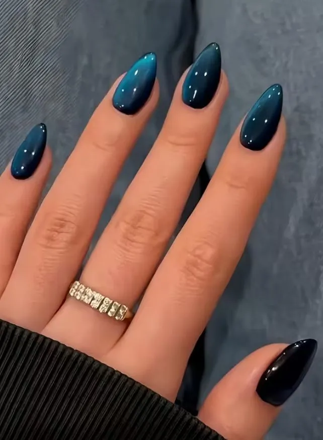 Uñas azules efecto petróleo