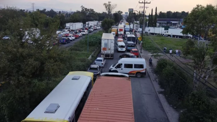 ¡Bloquean autopista México-Querétaro! Familiares buscan a desaparecido en Cuautitlán Izcalli