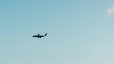 VIDEO: Se estrella avión en Kazajistán este 25 de diciembre; hay varios sobrevivientes