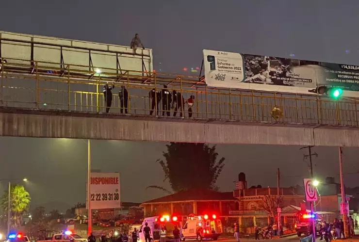 Intenta aventarse de un puente en Banderilla.