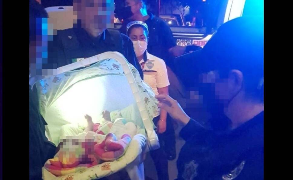 Policías rescatan a menor encerrado en vehículo en Cancún