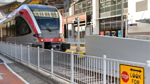 Un tren que actualmente cubre la ruta a Austin, Texas.