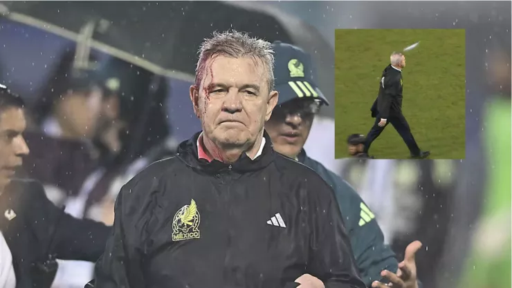 Javier Aguirre, DT de la Selección Mexicana, es golpeado fuertemente por una lata de cerveza y es captado sangrando (VIDEO)