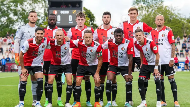 El arquero del Feyenoord estuvo muy cerca de hacer la falla del año