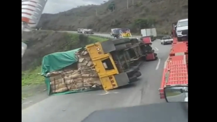 Aparatoso ACCIDENTE se suma a caos en la autopista Puebla-Orizaba hoy 28 de junio de 2024