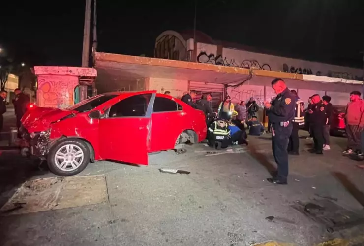 desalojo-fábrica-productos-calzado-el-oso-eje-central-lázaro-cárdenas-choque-auto