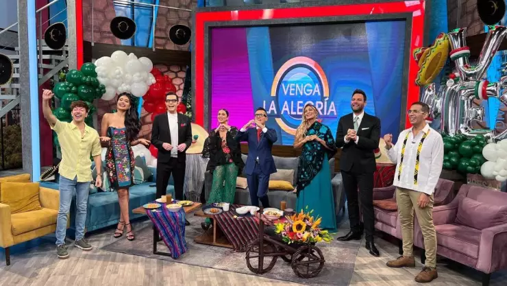 VLA El espectacular vestido mexicano de Kristal Silva