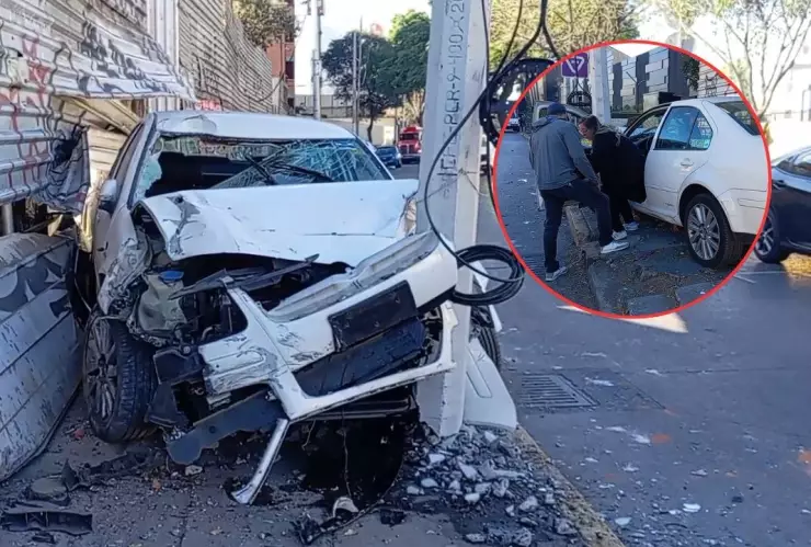 CDMX: Mujer destruye su auto contra un poste tras quedarse dormida