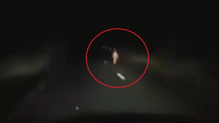 fantasma niño carretera provoca accidente