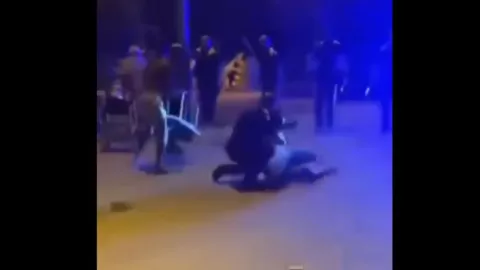 Policías en enfrentamiento en Francia