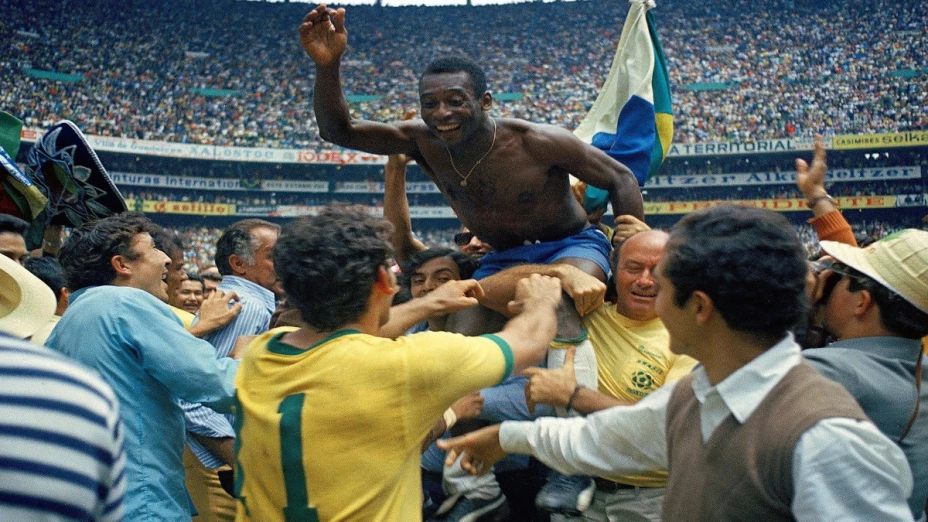 pelé en el estadio azteca