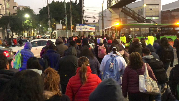 Afluencia en inmediaciones de Tlatelolco del Metro CDMX