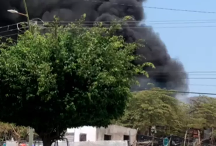 Incendio en Boulevard Laguitos alarma a vecinos en Tuxtla Gutiérrez