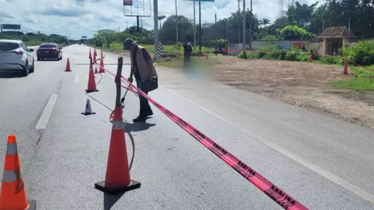 Auto fantasma deja a una PERSONA SIN VIDA en la carretera Mérida-Cancún