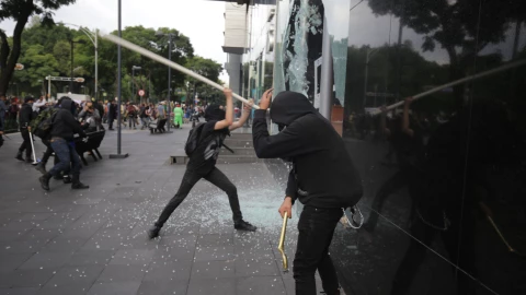 Inconformes causan desmanes