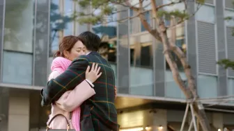 El cierre deja un anhelo hermoso: Joo‑eun declara su amor sin reservas y Young‑ho, incluso en su estado más frágil, comienza a corresponder ese cariño, marcando el inicio de una curación que será tan física como emocional.