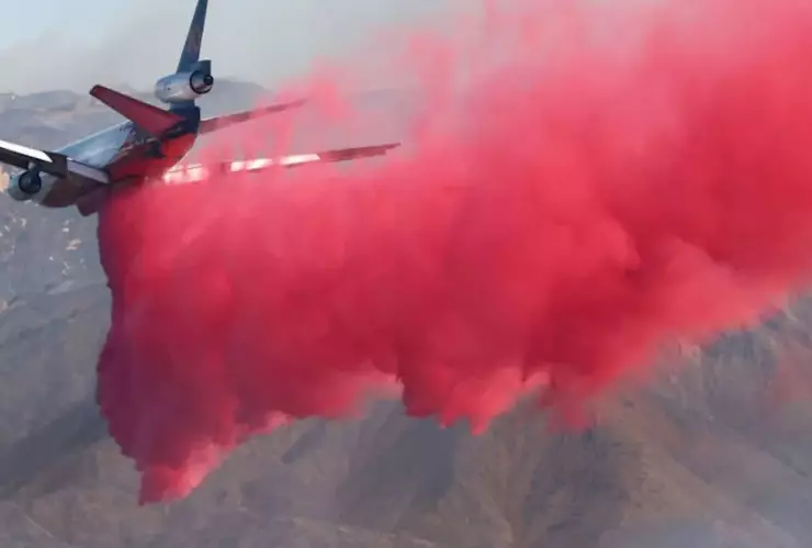 ¿Qué es el polvo rosa que usan en los incendios de Los Ángeles_.jpg