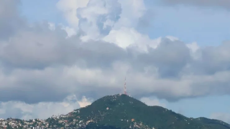 Nublados-en-Acapulco.jpg